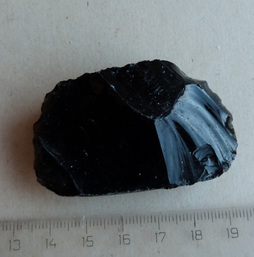 Obsidián černý surový - 5,6 cm — foto 3