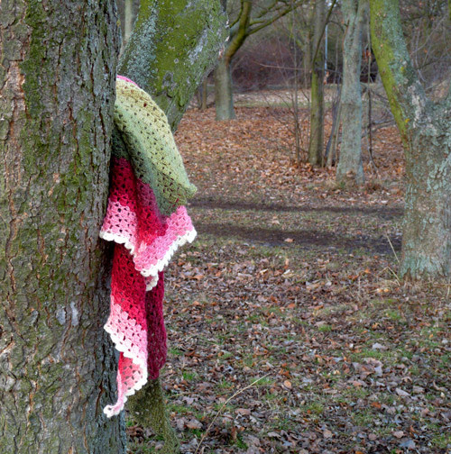 Háčkovaný šátek v barvě tulipánů — foto 2