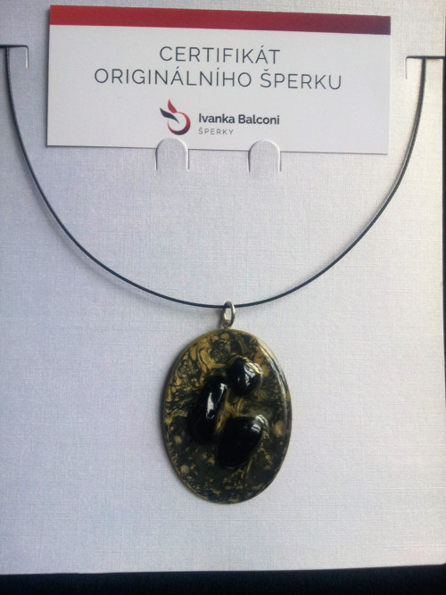 Obsidián na kovovém lůžku — foto 4