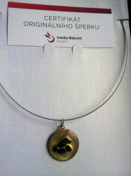 Obsidián na kovovém lůžku — foto 2