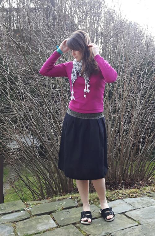 Sukně lněná černá s hnědým lemem — foto 2
