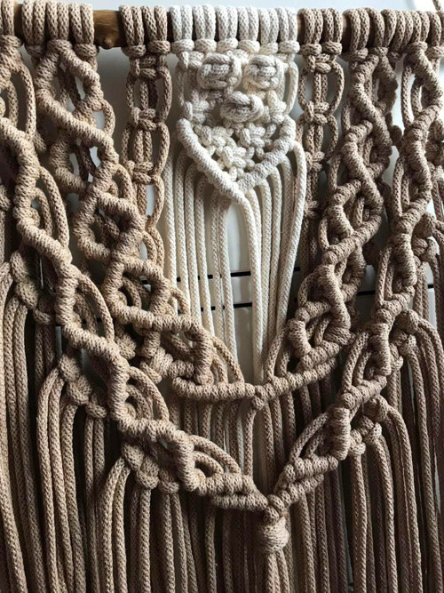 Macrame dekorace v barvě krémové a karamelové — foto 3