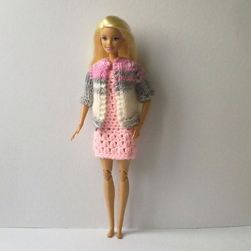 Oblečky pro Barbie - šaty, kabátek — foto 2