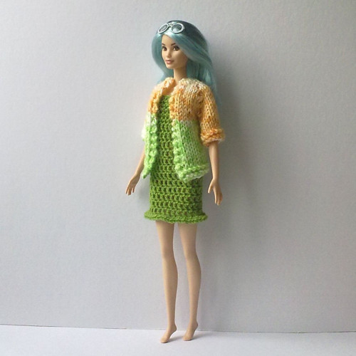 Oblečky pro Barbie - šaty, kabátek — foto 2