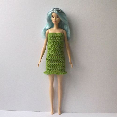 Oblečky pro Barbie - šaty, kabátek — foto 3