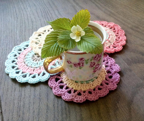 Balíček 4 ks háčkovaných podkafíček "Soft Style" — foto 2