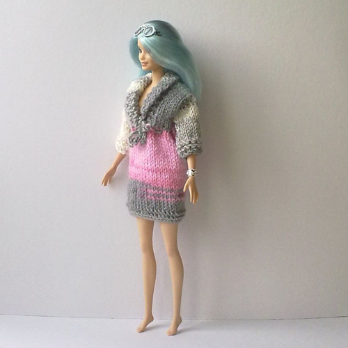 Oblečky pro Barbie - šaty + nárámek — foto 4