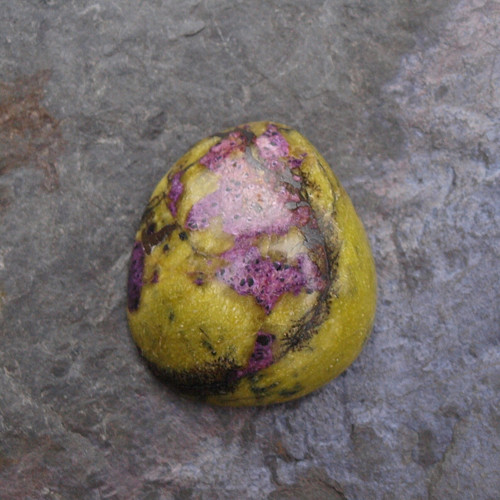 Stichtit v serpentinu, kabošon č.2161 — foto 2