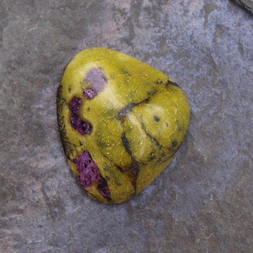 Stichtit v serpentinu, kabošon č.2163 — foto 2