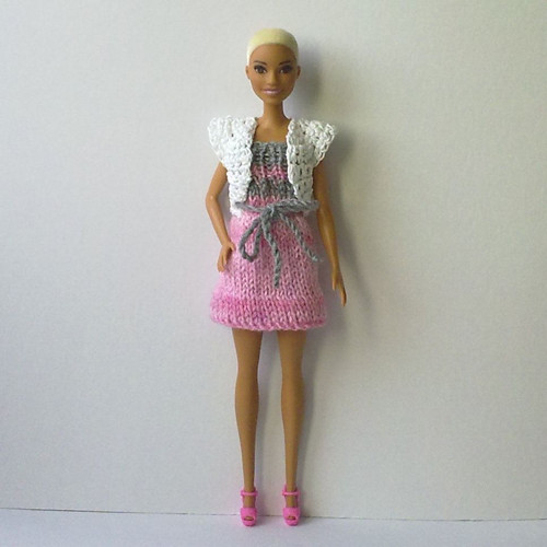 Oblečky pro Barbie - šaty, kabátek — foto 3