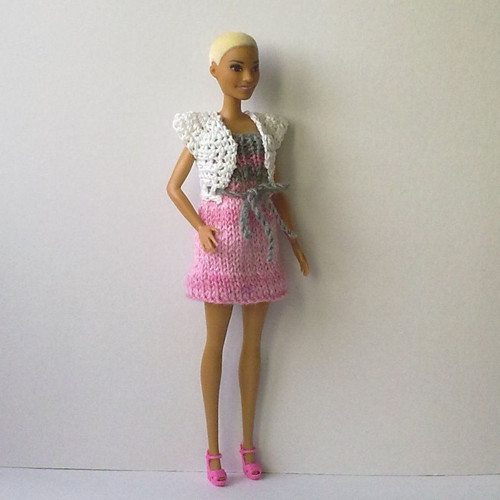 Oblečky pro Barbie - šaty, kabátek — foto 5