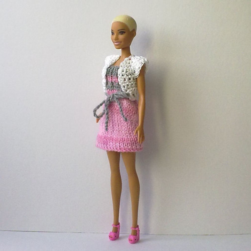 Oblečky pro Barbie - šaty, kabátek — foto 4