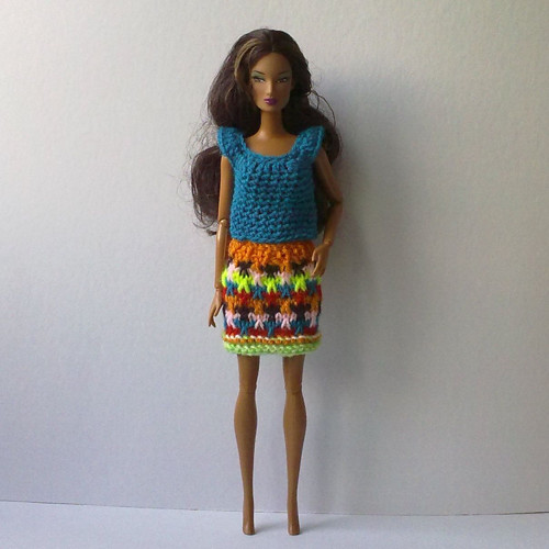 Oblečky pro Barbie - triko, sukně — foto 2