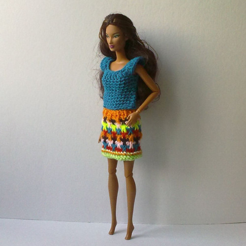 Oblečky pro Barbie - triko, sukně — foto 3