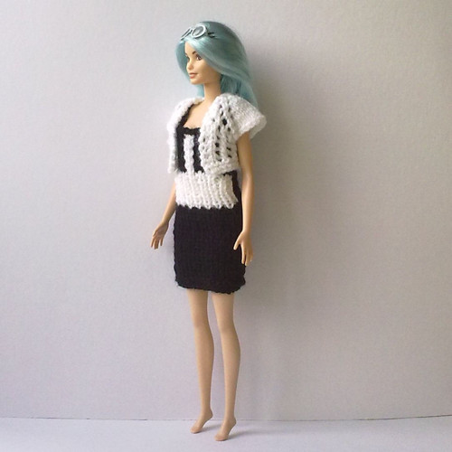 Oblečky pro Barbie - šaty, kabátek — foto 5