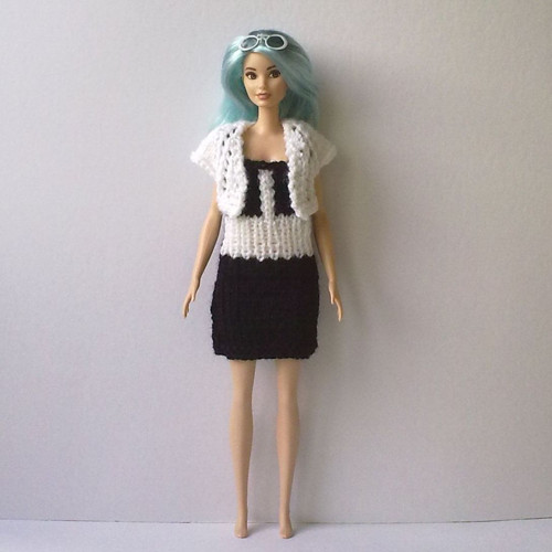 Oblečky pro Barbie - šaty, kabátek — foto 3