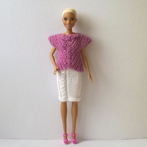 Oblečky pro Barbie - triko, sukně — foto 3