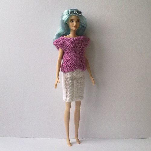 Oblečky pro Barbie - triko, sukně — foto 2