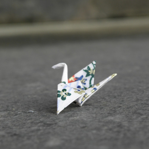 Jeřáb - origami brož — foto 3