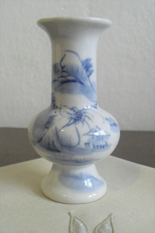 Porcelánová miniatura, VÁZIČKA, modrý dekor — foto 2