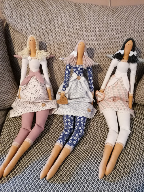 Panenka ve starorůžové — foto 3