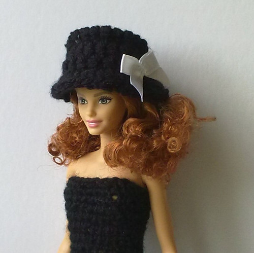 Oblečky pro Barbie - klobouk, kabátek, šaty — foto 2
