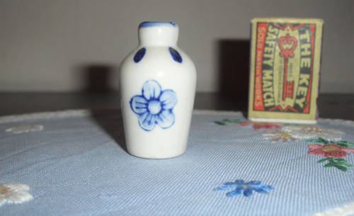 Keramická miniatura, VÁZIČKA, modrý dekor — foto 2