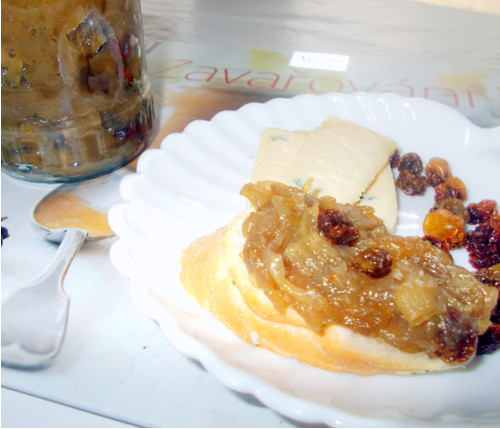 Cibuláda - se sušenými rajčaty a chilli — foto 4