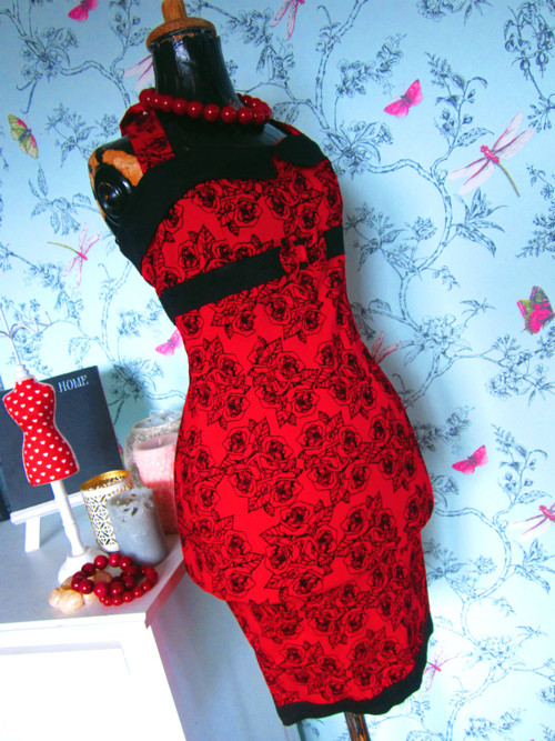 Šaty pin-up rafinované — foto 3