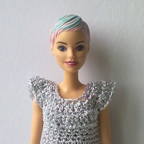 Oblečky pro Barbie - šaty (stříbrné) — foto 3