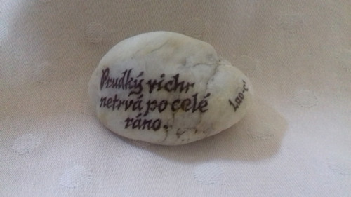 Citát psaný na kámen — foto 2