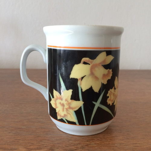 Hrnek narcisky — foto 2
