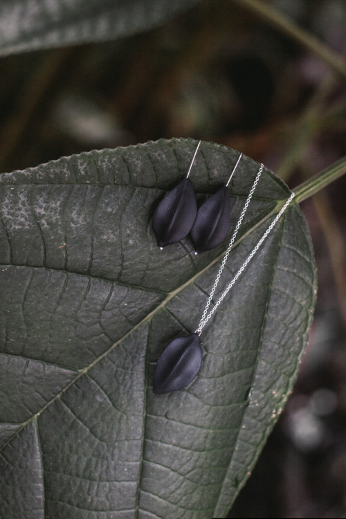 Černý porcelánový náhrdelník Physalis — foto 3