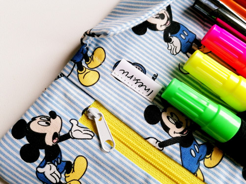 Rolovací penál pásikavý s Mickey Mousmi — foto 3