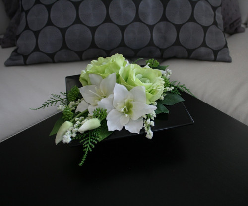 Ikebana s růžemi a euchariusy do zelena — foto 5