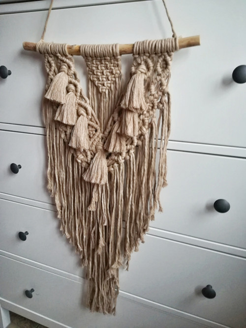 Macrame dekorace v pískové barvě — foto 2