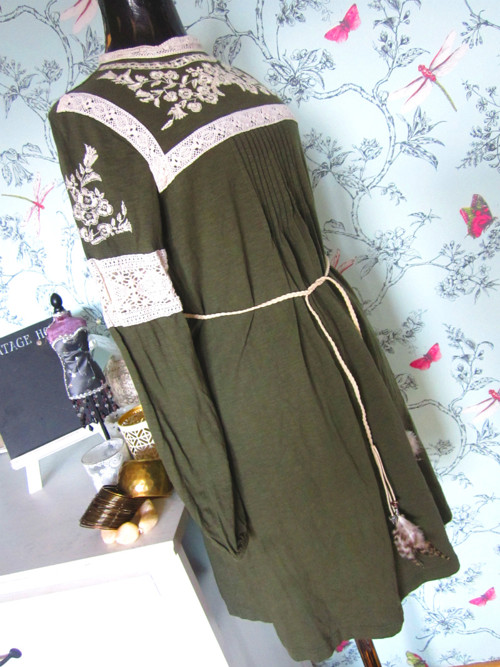 Šaty boho olivka s výšivkou — foto 3