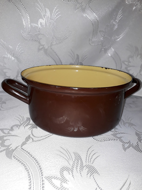Starý smaltovaný kastrol — foto 2