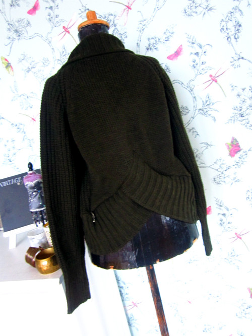 Svetřík asymetric olivka — foto 5
