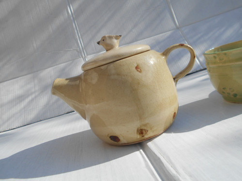 Béžová konvička s ptáčkem, 550 ml — foto 3