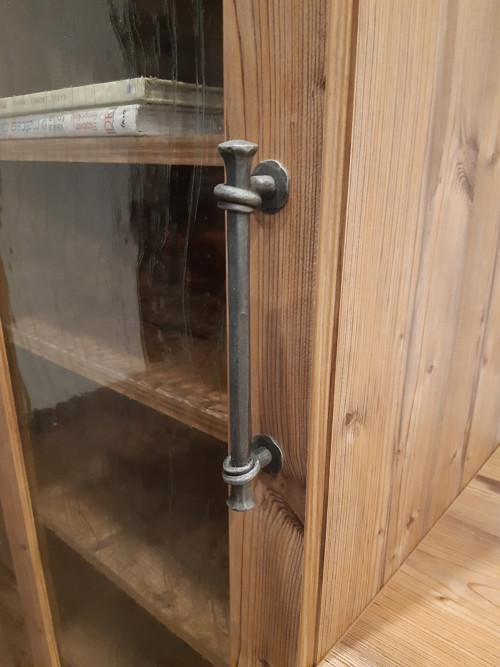 Kovaná skříňová úchytka — foto 2