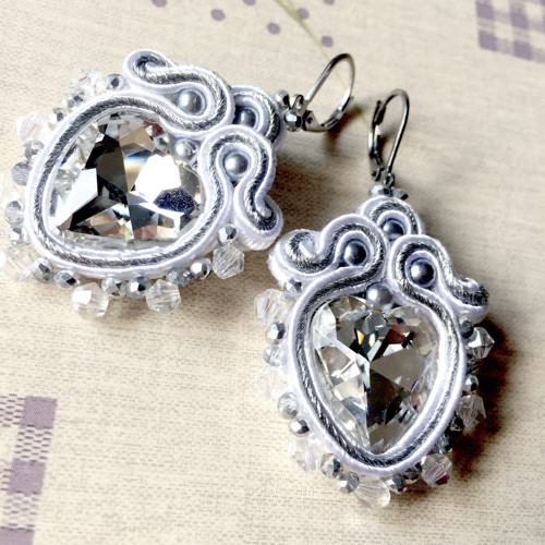 Soutache náušnice "White and Silver Hearts" — foto 6