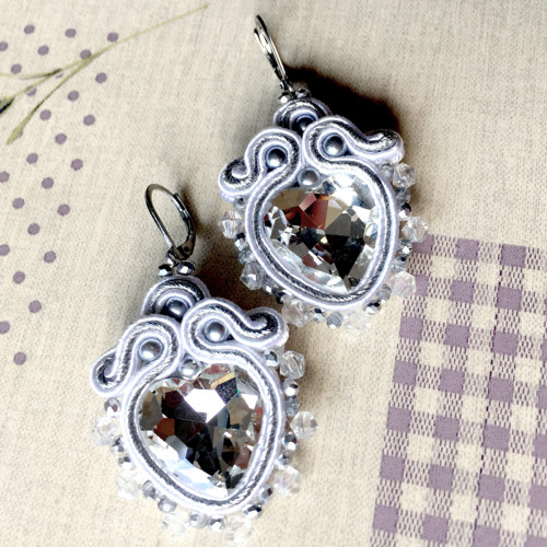 Soutache náušnice "White and Silver Hearts" — foto 5
