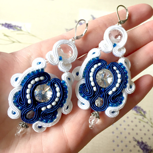 Soutache náušnice "White and Sapphire" — foto 5