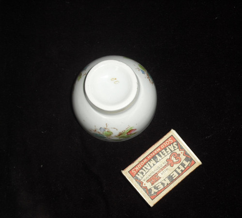 Starožitná porcelánová MISTIČKA, ruční malba — foto 5