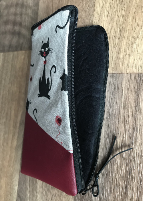 Obal na mobil - kočičky, koženka — foto 3