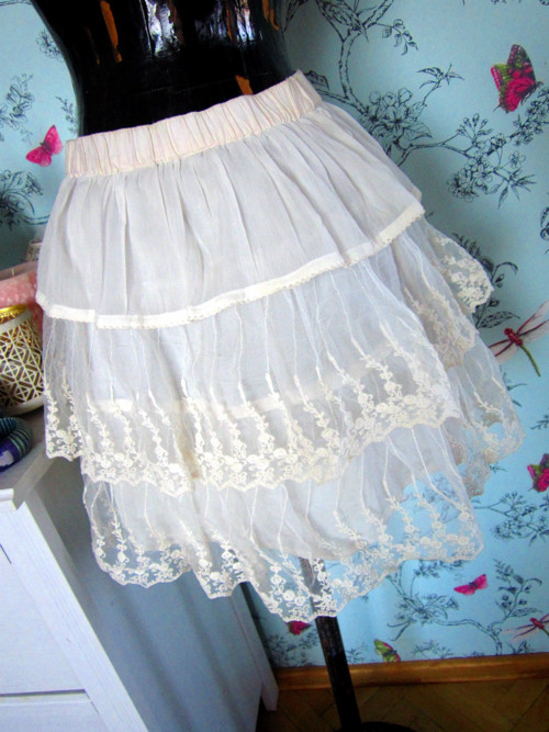 Sukénka shabby v krajkoví — foto 3