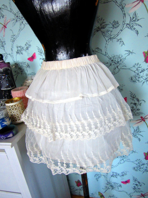 Sukénka shabby v krajkoví — foto 4