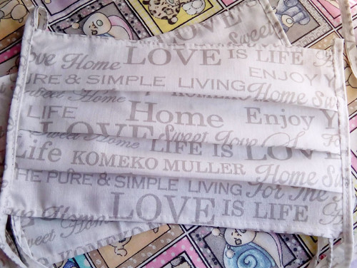 Rouška Love Is Life — foto 2