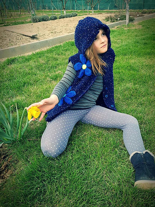 Vestička s kapucňou - kvety — foto 2